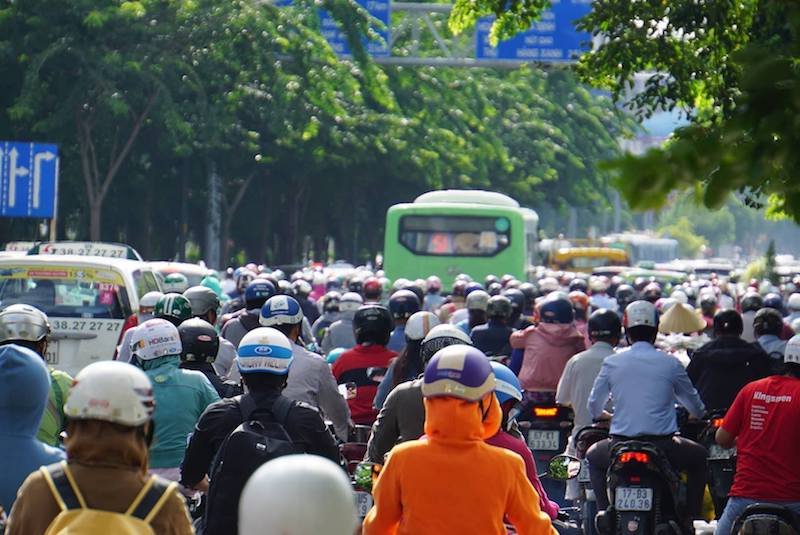VNTB – Kẹt xe ở Sài Gòn vì học trò đi học trở lại?