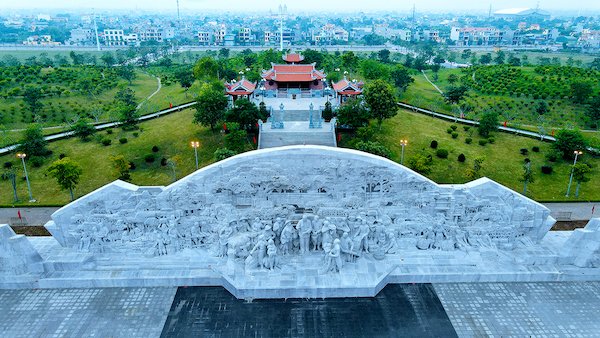 VNTB – Tượng đài “Bác Hồ với nông dân Việt Nam” ở Thái Bình: dân cần được biết.
