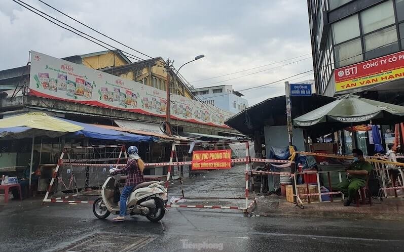 VNTB – Sài Gòn, đóng chợ và hoảng sợ