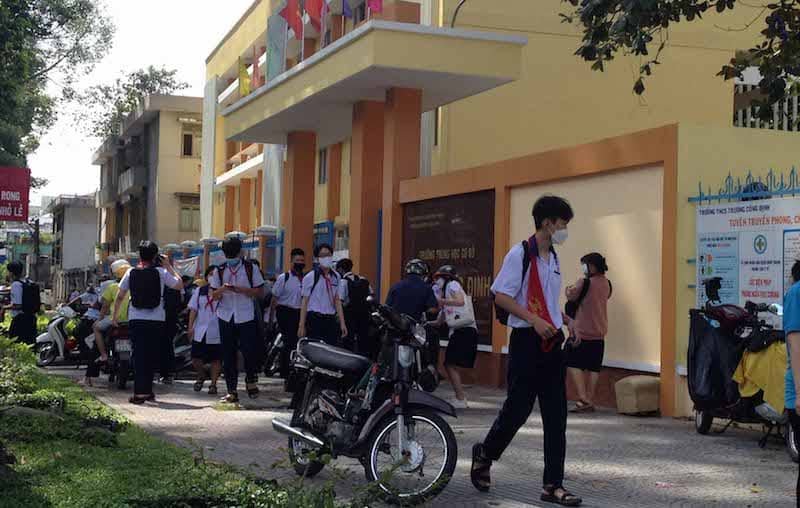 VNTB – Phóng sự ảnh: Học sinh ‘thí điểm’ trở lại trường học trong hai tuần lễ