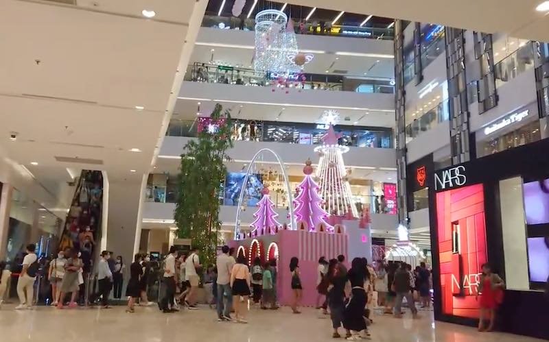 VNTB – Lung linh sắc màu Giáng sinh ở các trung tâm thương mại