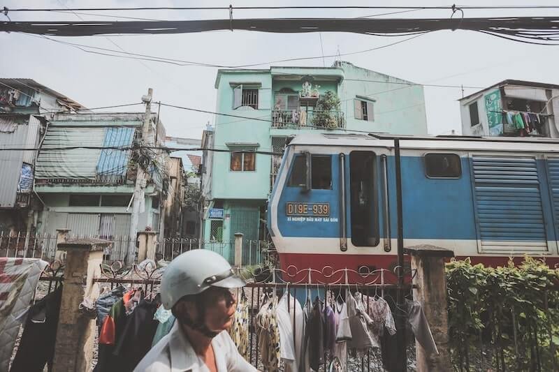 VNTB – Phóng sự ảnh: Xóm đường rầy Sài Gòn